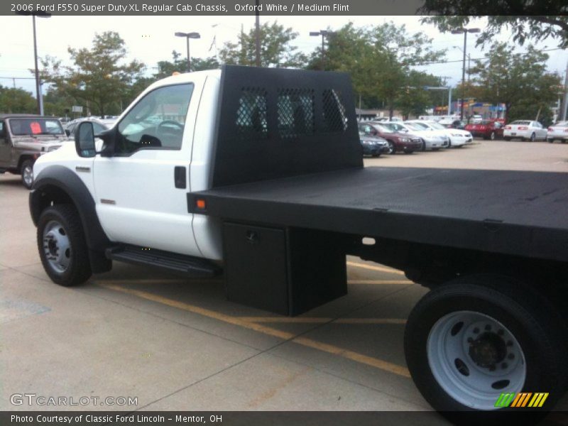 Oxford White / Medium Flint 2006 Ford F550 Super Duty XL Regular Cab Chassis