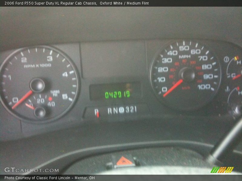 Oxford White / Medium Flint 2006 Ford F550 Super Duty XL Regular Cab Chassis