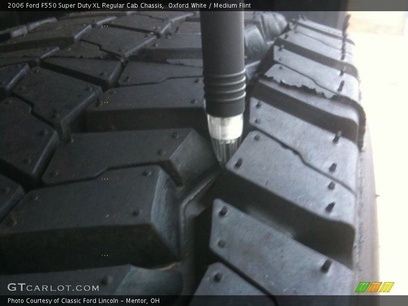 Oxford White / Medium Flint 2006 Ford F550 Super Duty XL Regular Cab Chassis