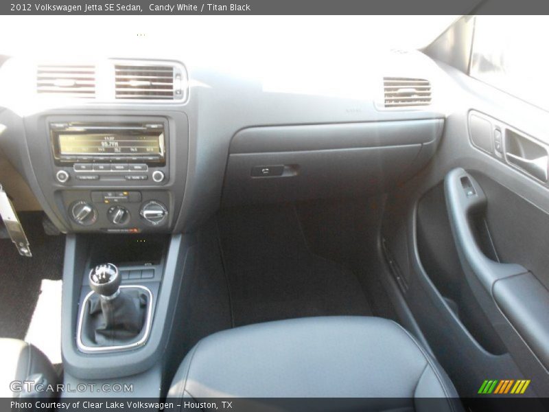 Candy White / Titan Black 2012 Volkswagen Jetta SE Sedan