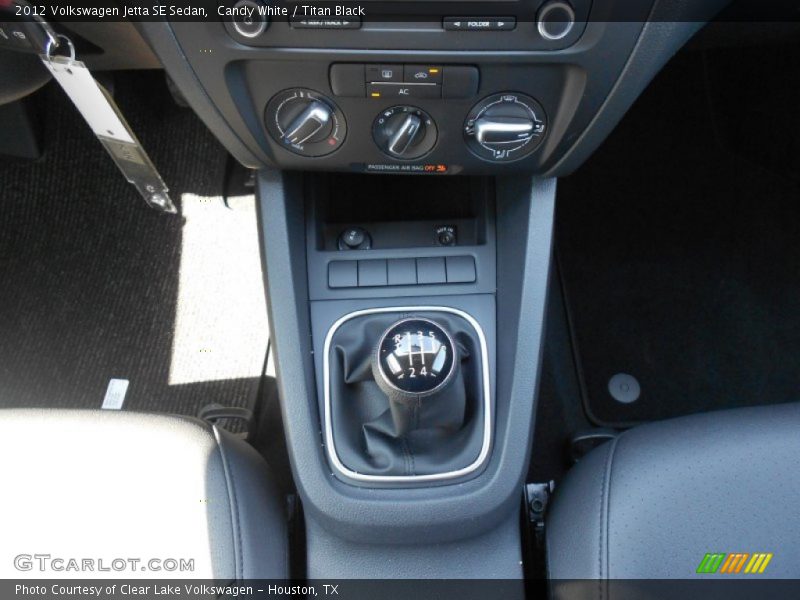 Candy White / Titan Black 2012 Volkswagen Jetta SE Sedan