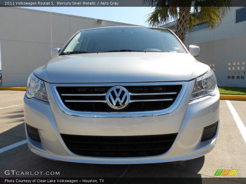 Mercury Silver Metallic / Aero Gray 2011 Volkswagen Routan S