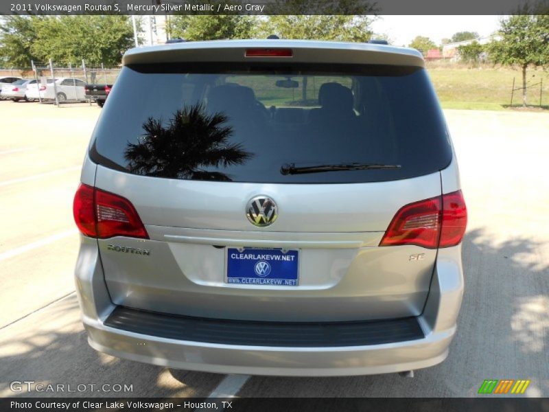 Mercury Silver Metallic / Aero Gray 2011 Volkswagen Routan S