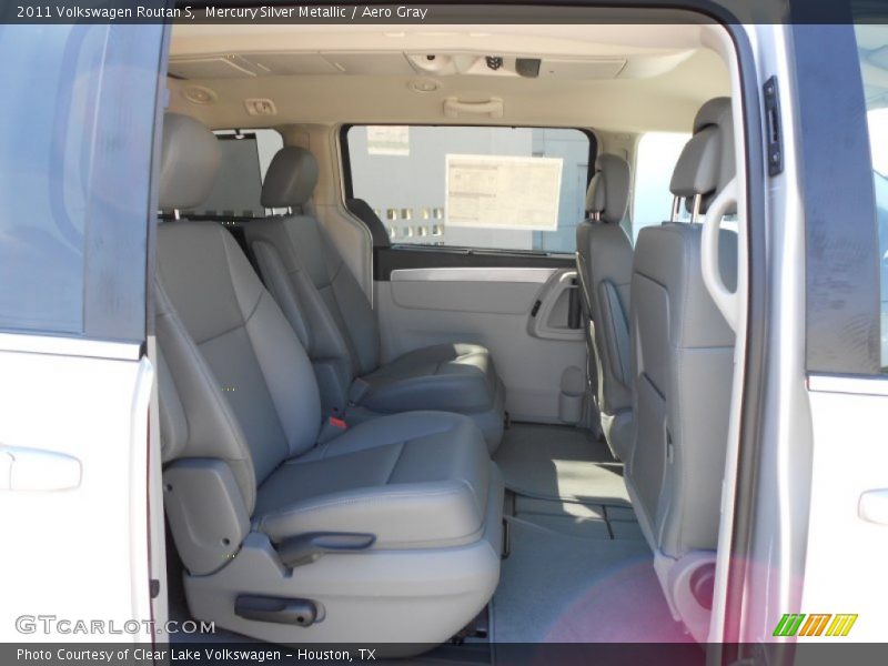  2011 Routan S Aero Gray Interior