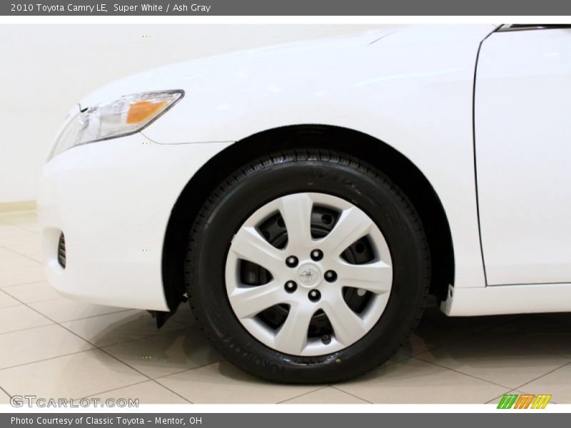 Super White / Ash Gray 2010 Toyota Camry LE