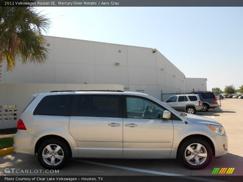 Mercury Silver Metallic / Aero Gray 2011 Volkswagen Routan SE
