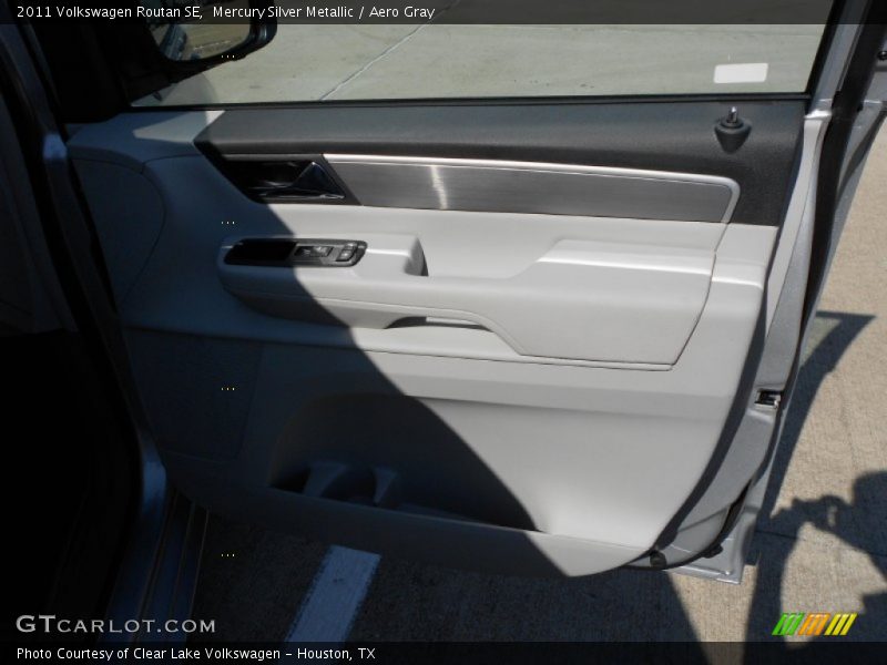 Mercury Silver Metallic / Aero Gray 2011 Volkswagen Routan SE