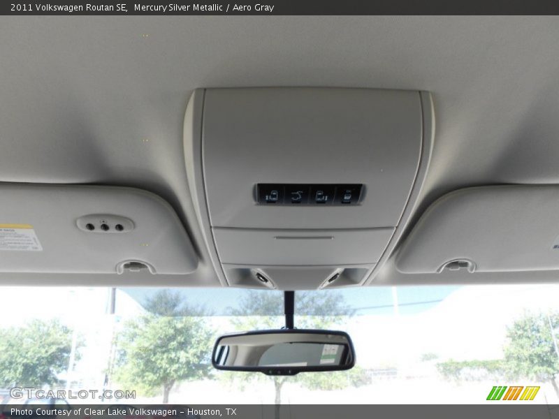 Mercury Silver Metallic / Aero Gray 2011 Volkswagen Routan SE
