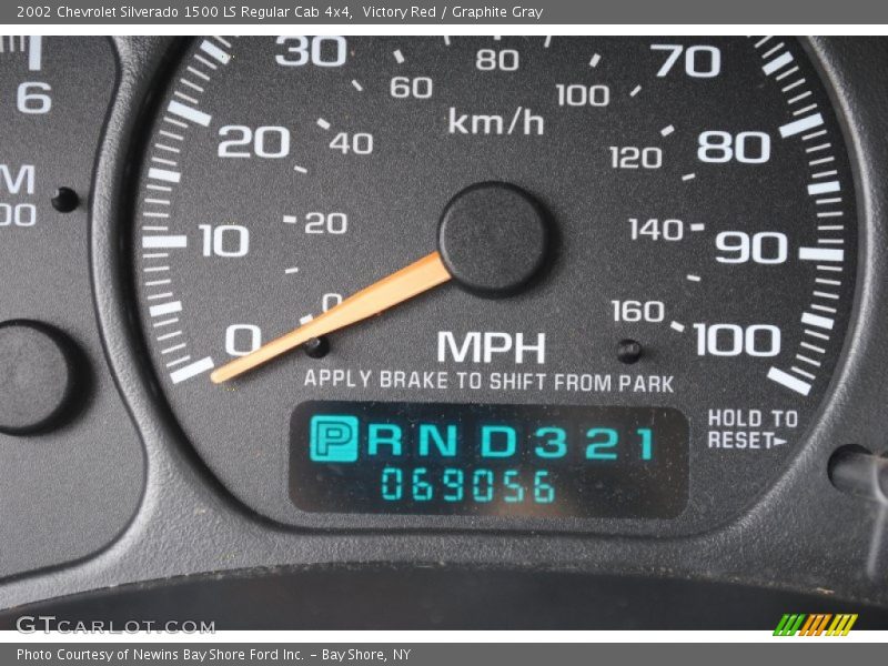 Victory Red / Graphite Gray 2002 Chevrolet Silverado 1500 LS Regular Cab 4x4