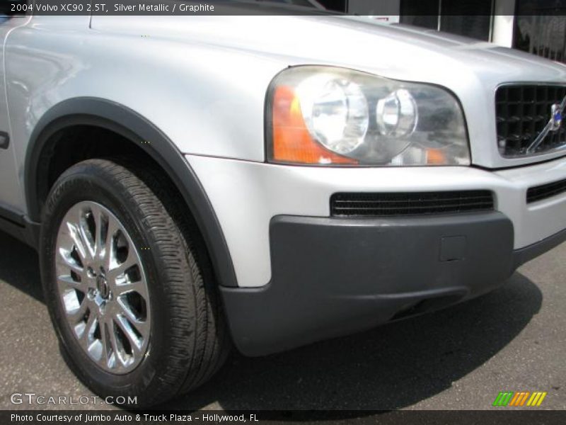 Silver Metallic / Graphite 2004 Volvo XC90 2.5T