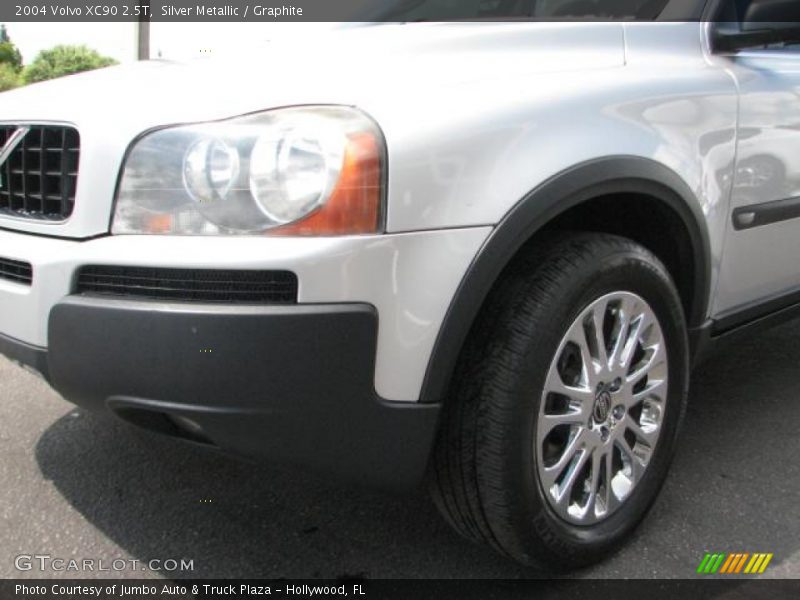 Silver Metallic / Graphite 2004 Volvo XC90 2.5T
