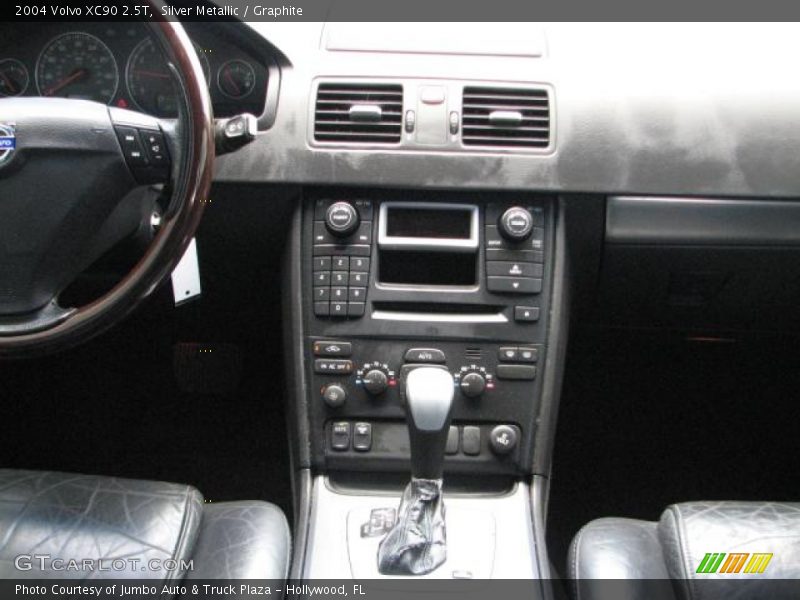 Silver Metallic / Graphite 2004 Volvo XC90 2.5T