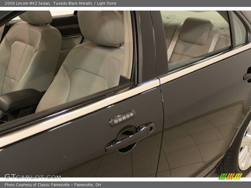 Tuxedo Black Metallic / Light Stone 2009 Lincoln MKZ Sedan
