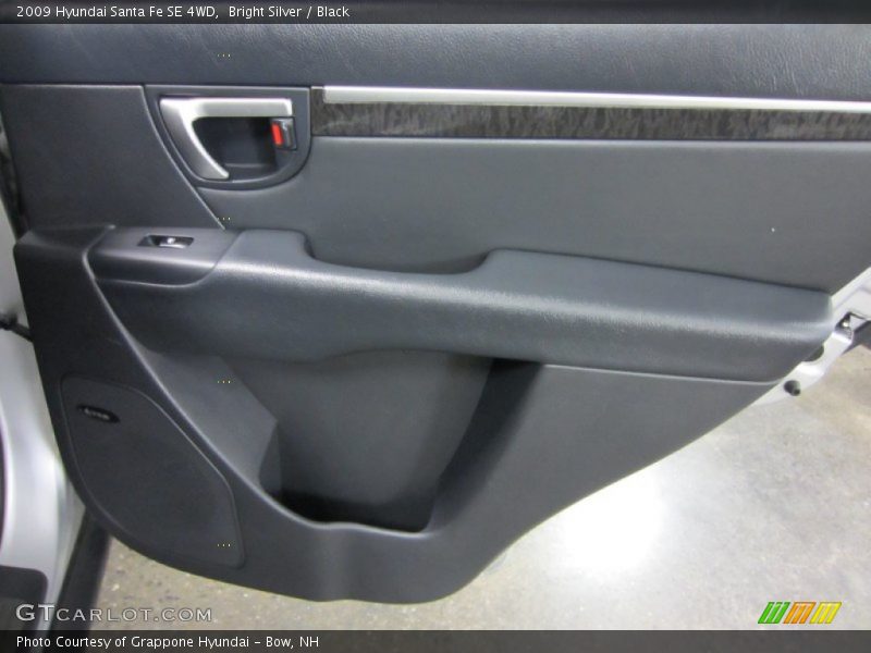Bright Silver / Black 2009 Hyundai Santa Fe SE 4WD