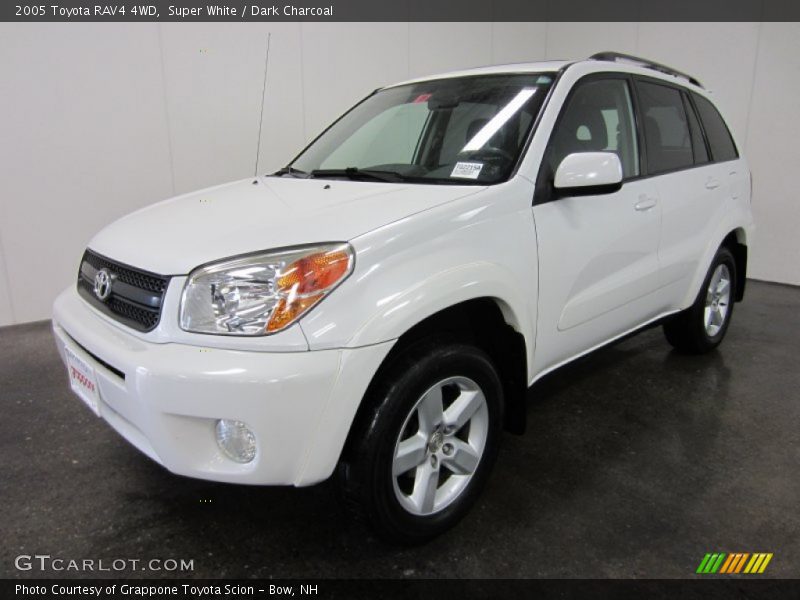 Super White / Dark Charcoal 2005 Toyota RAV4 4WD