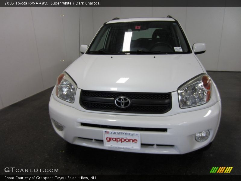 Super White / Dark Charcoal 2005 Toyota RAV4 4WD