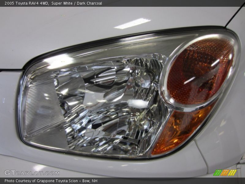 Super White / Dark Charcoal 2005 Toyota RAV4 4WD
