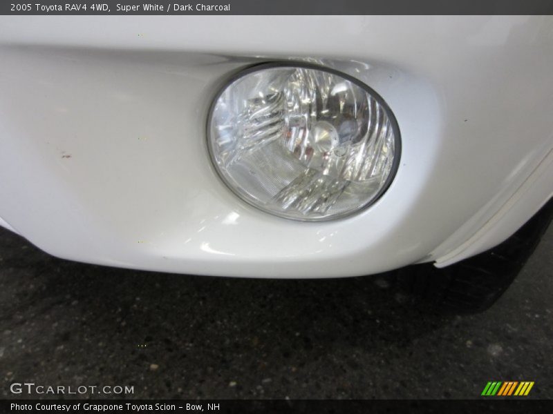 Super White / Dark Charcoal 2005 Toyota RAV4 4WD