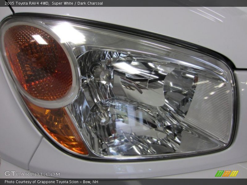Super White / Dark Charcoal 2005 Toyota RAV4 4WD