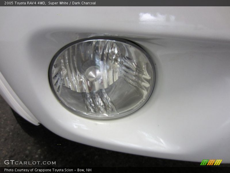 Super White / Dark Charcoal 2005 Toyota RAV4 4WD