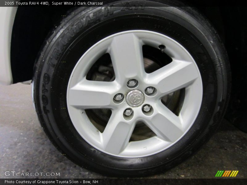 Super White / Dark Charcoal 2005 Toyota RAV4 4WD