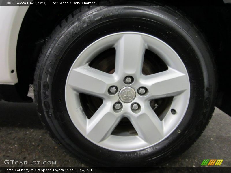 Super White / Dark Charcoal 2005 Toyota RAV4 4WD