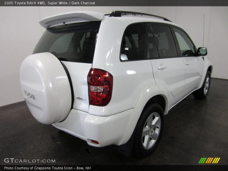 Super White / Dark Charcoal 2005 Toyota RAV4 4WD