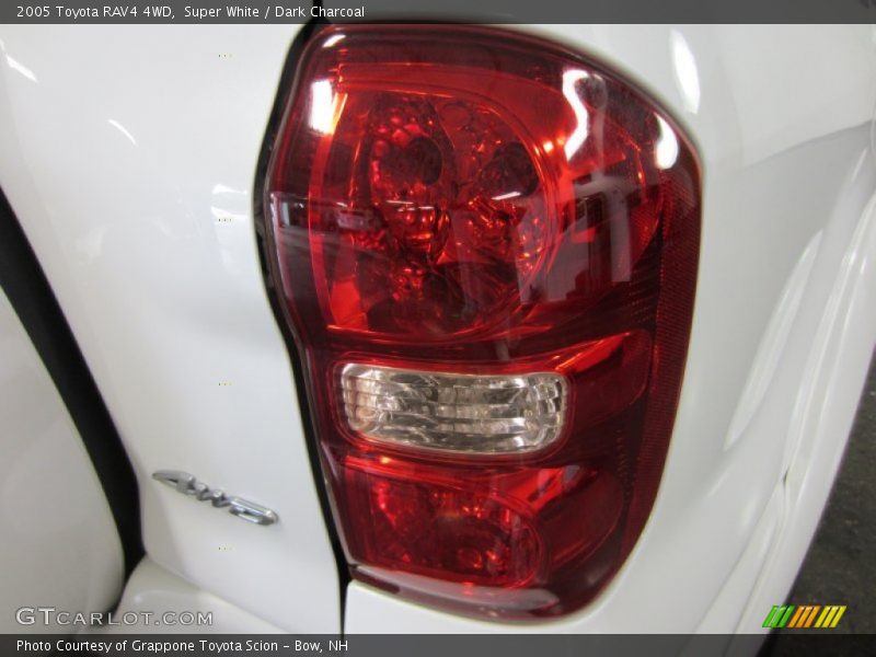 Super White / Dark Charcoal 2005 Toyota RAV4 4WD