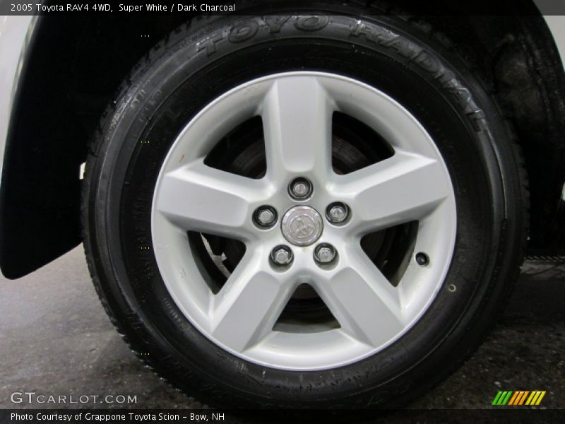 Super White / Dark Charcoal 2005 Toyota RAV4 4WD