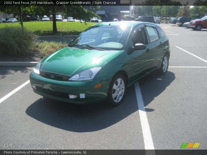 Grabber Green Metallic / Dark Charcoal 2002 Ford Focus ZX5 Hatchback