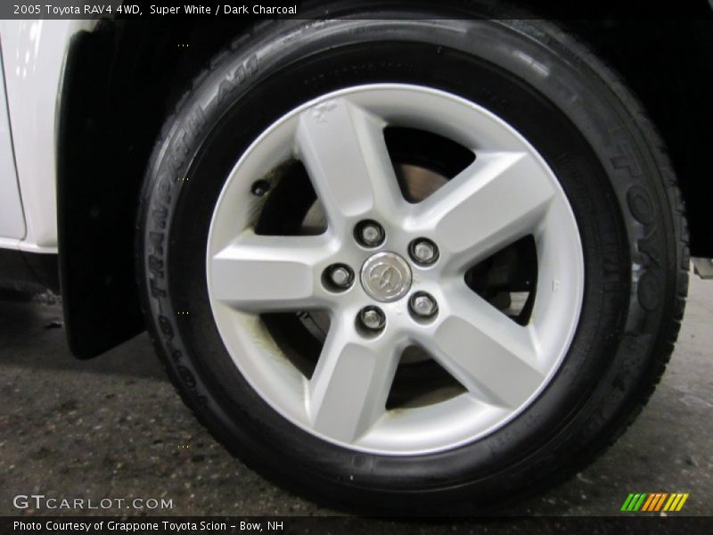 Super White / Dark Charcoal 2005 Toyota RAV4 4WD