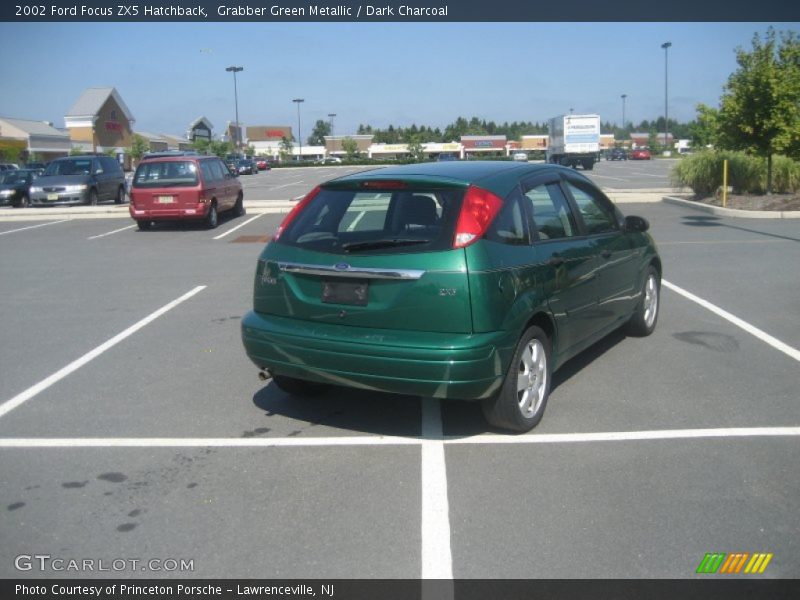 Grabber Green Metallic / Dark Charcoal 2002 Ford Focus ZX5 Hatchback