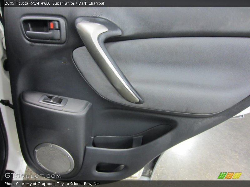 Super White / Dark Charcoal 2005 Toyota RAV4 4WD