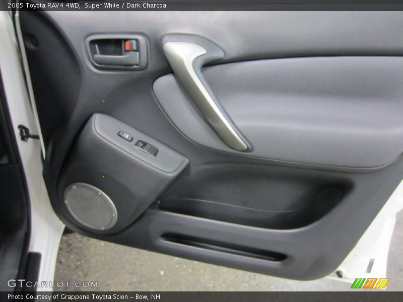Super White / Dark Charcoal 2005 Toyota RAV4 4WD