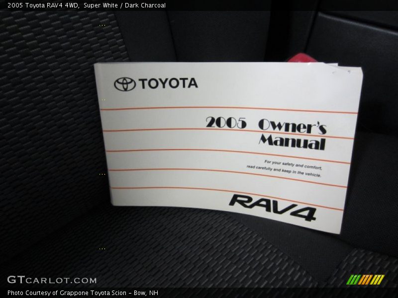 Super White / Dark Charcoal 2005 Toyota RAV4 4WD