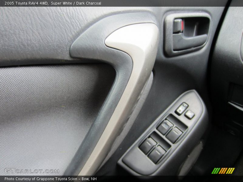 Super White / Dark Charcoal 2005 Toyota RAV4 4WD