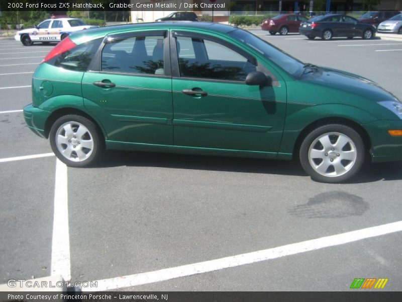 Grabber Green Metallic / Dark Charcoal 2002 Ford Focus ZX5 Hatchback