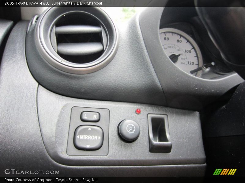 Super White / Dark Charcoal 2005 Toyota RAV4 4WD