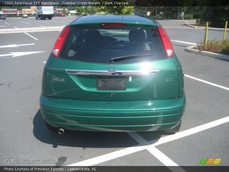 Grabber Green Metallic / Dark Charcoal 2002 Ford Focus ZX5 Hatchback