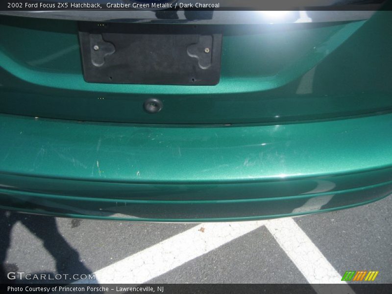 Grabber Green Metallic / Dark Charcoal 2002 Ford Focus ZX5 Hatchback