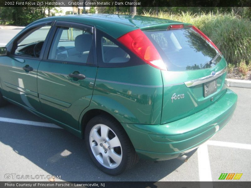 Grabber Green Metallic / Dark Charcoal 2002 Ford Focus ZX5 Hatchback
