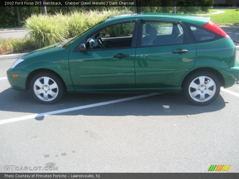 Grabber Green Metallic / Dark Charcoal 2002 Ford Focus ZX5 Hatchback