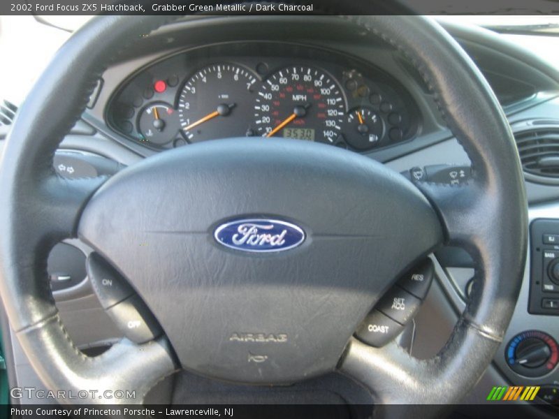 Grabber Green Metallic / Dark Charcoal 2002 Ford Focus ZX5 Hatchback