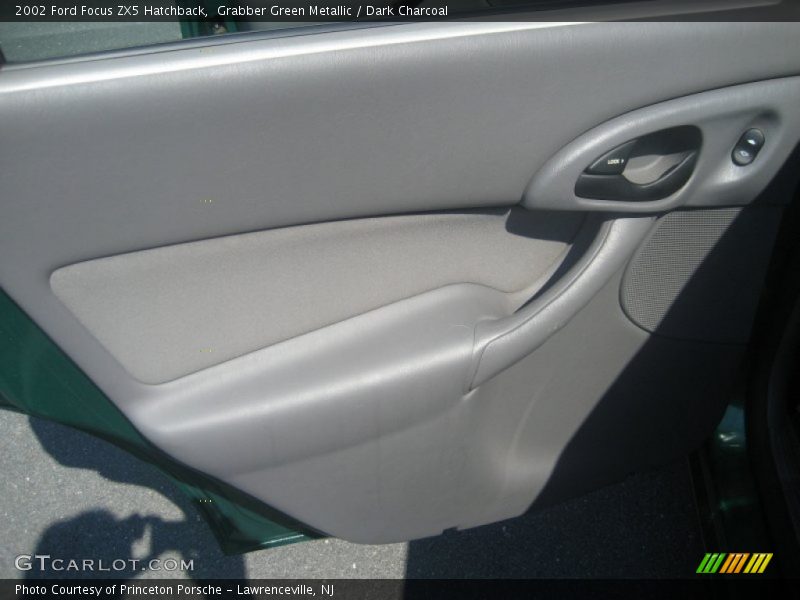 Grabber Green Metallic / Dark Charcoal 2002 Ford Focus ZX5 Hatchback