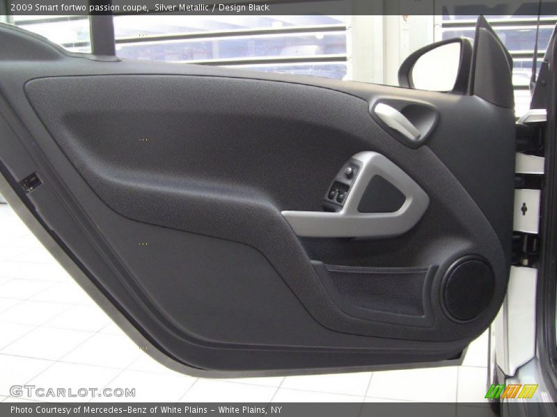 Door Panel of 2009 fortwo passion coupe