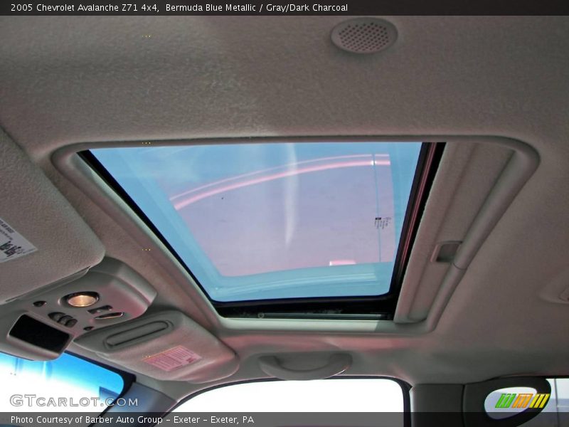 Bermuda Blue Metallic / Gray/Dark Charcoal 2005 Chevrolet Avalanche Z71 4x4