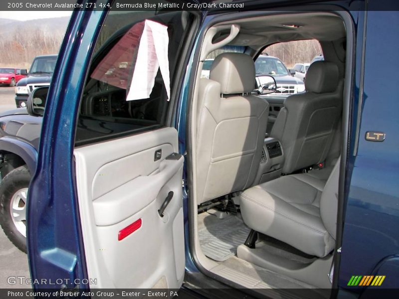 Bermuda Blue Metallic / Gray/Dark Charcoal 2005 Chevrolet Avalanche Z71 4x4