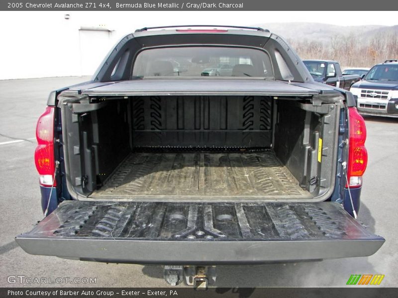 Bermuda Blue Metallic / Gray/Dark Charcoal 2005 Chevrolet Avalanche Z71 4x4