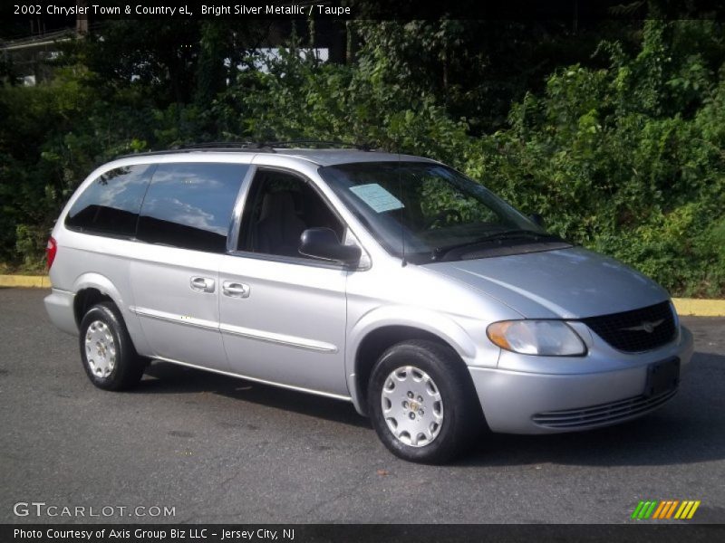 Bright Silver Metallic / Taupe 2002 Chrysler Town & Country eL