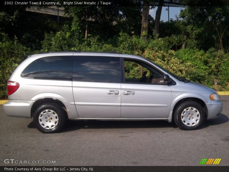 Bright Silver Metallic / Taupe 2002 Chrysler Town & Country eL